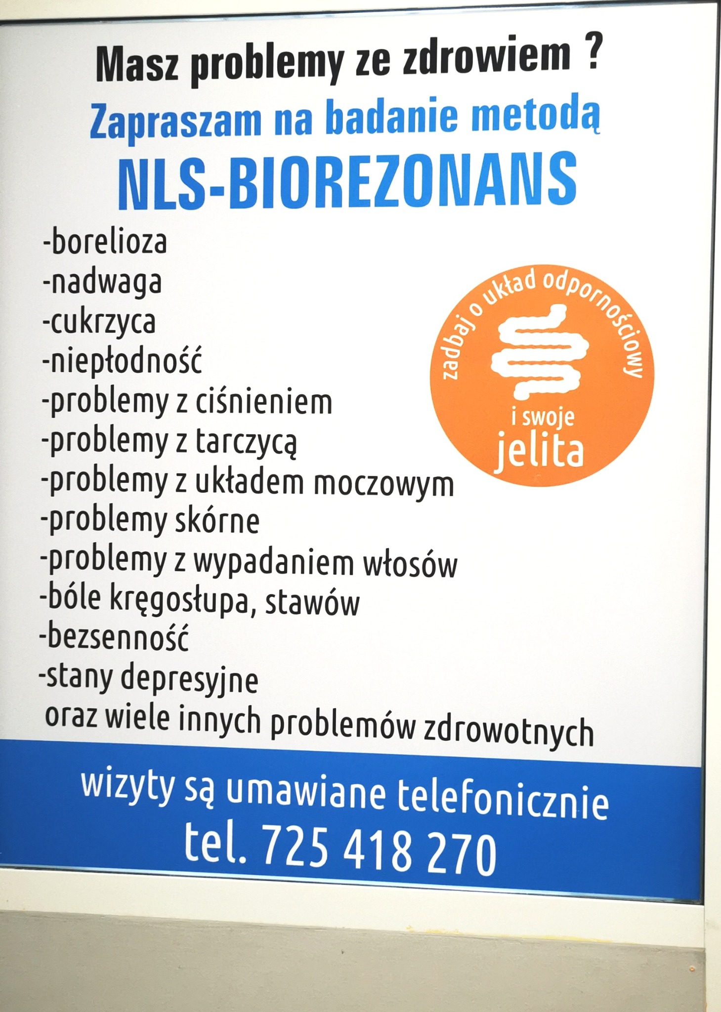 Plakat informujący o badaniu metodą NLS-BIOREZONANS, wymieniający problemy zdrowotne takie jak borelioza, nadwaga, cukrzyca, problemy z ciśnieniem, tarczycą, układem moczowym, skórne, wypadaniem...