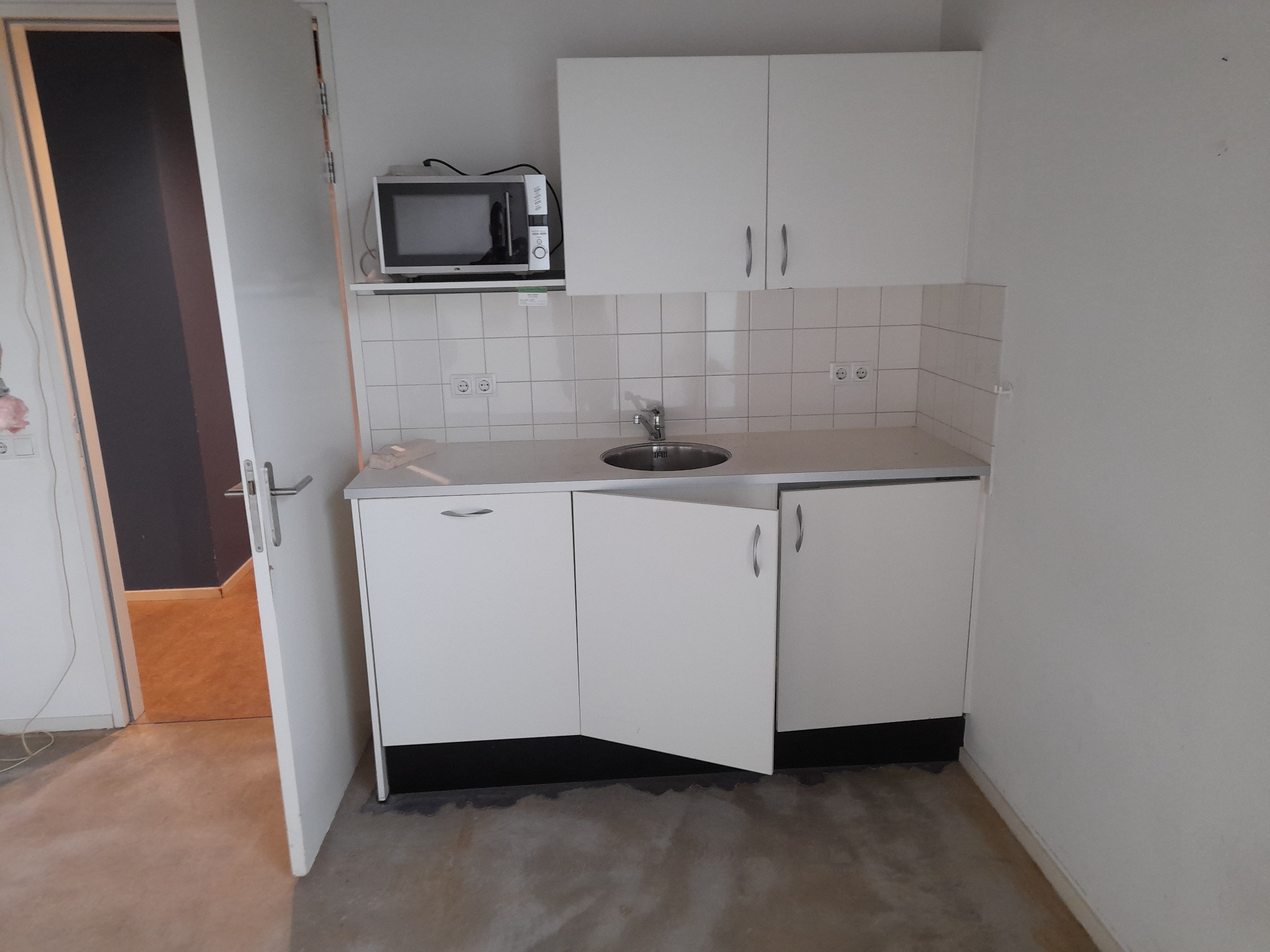 Demontaż kuchni wraz zerwaniem podług