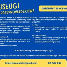 Grafika reklamowa firmy oferującej usługi przeprowadzkowe, z informacją o darmowej wycenie, transporcie mebli i AGD, pakowaniu, ubezpieczeniu mienia oraz sprzątaniu po przeprowadzce. Zawiera adres...