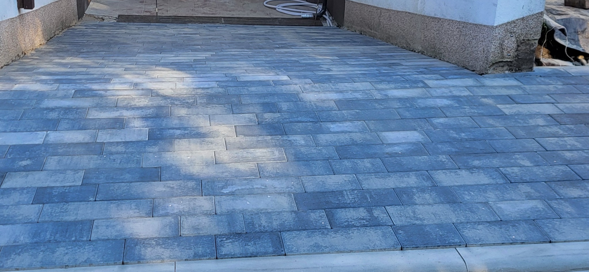 Zakończenie małego wjazdu i chodniczka .Ul Kossaka Zielona Gora