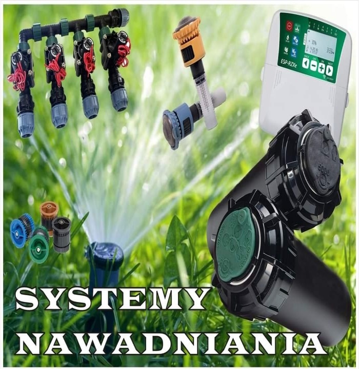 Zestaw komponentów do automatycznego systemu nawadniania: zraszacze rotacyjne i statyczne, elektrozawory z przewodami, sterownik Wi-Fi ESP-RZXe, dysze o różnych parametrach na tle zielonego...
