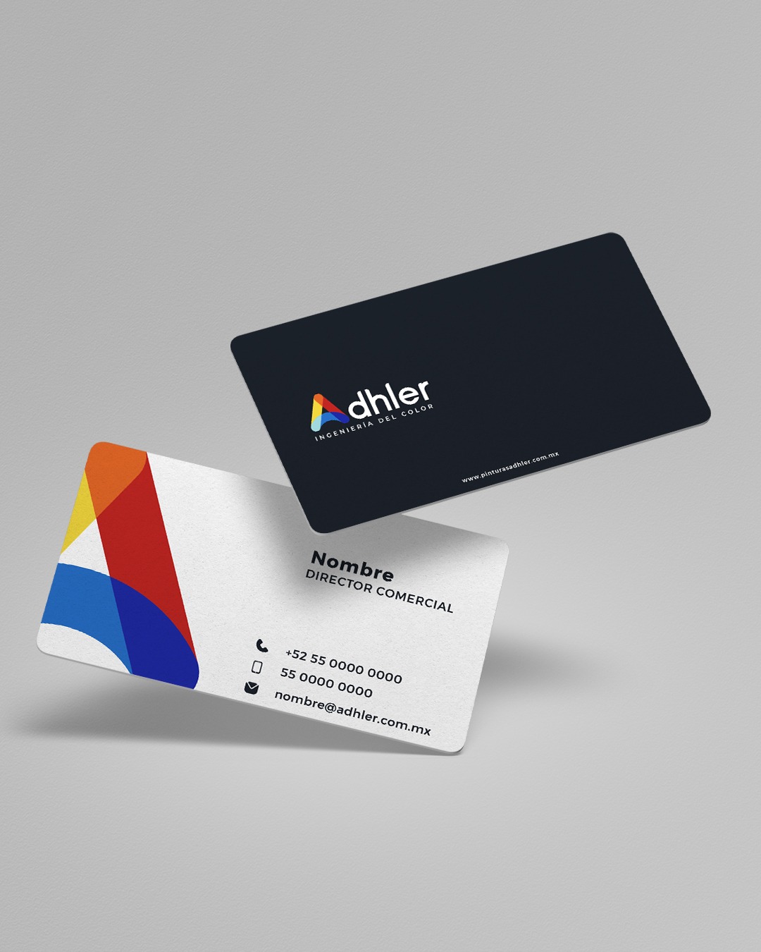 Dwie wizytówki firmy z logo 'dhler'. Jedna czarna z białym tekstem i adresem strony internetowej, druga biała z kolorowym wzorem geometrycznym, danymi kontaktowymi i stanowiskiem 'DIRECTOR COMERCIAL'.