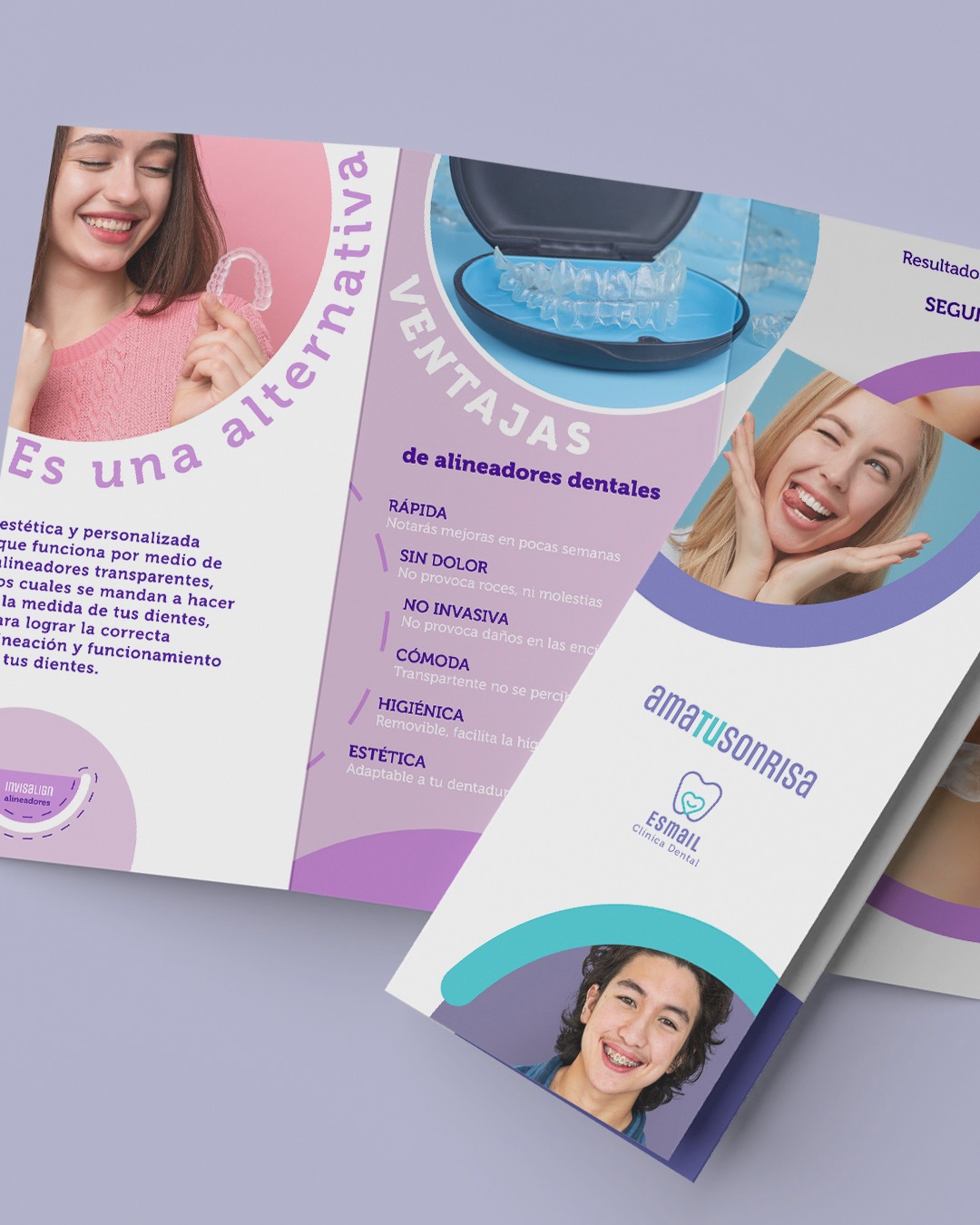 Trójdzielna broszura reklamowa kliniki dentystycznej prezentująca zalety przezroczystych nakładek na zęby, z uśmiechniętymi osobami i opisem korzyści.