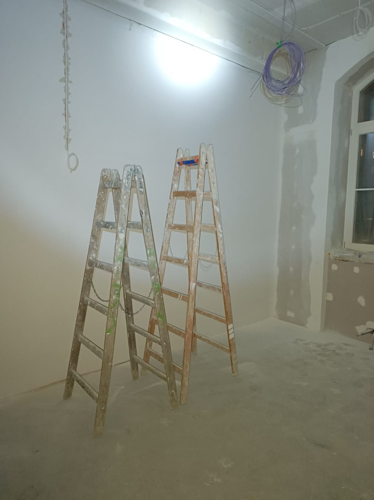 Gładzie, łączenia, malowanie