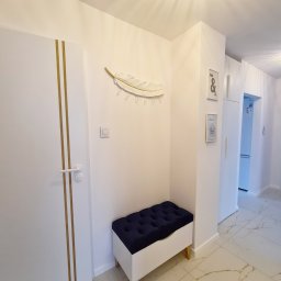 m-metamorfozy - jasny choć wąski przedpokój