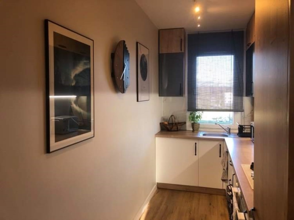 aranżacja wąskiej kuchni w bloku