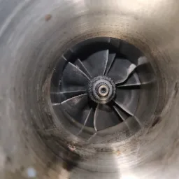Uszkodzona turbosprężarka