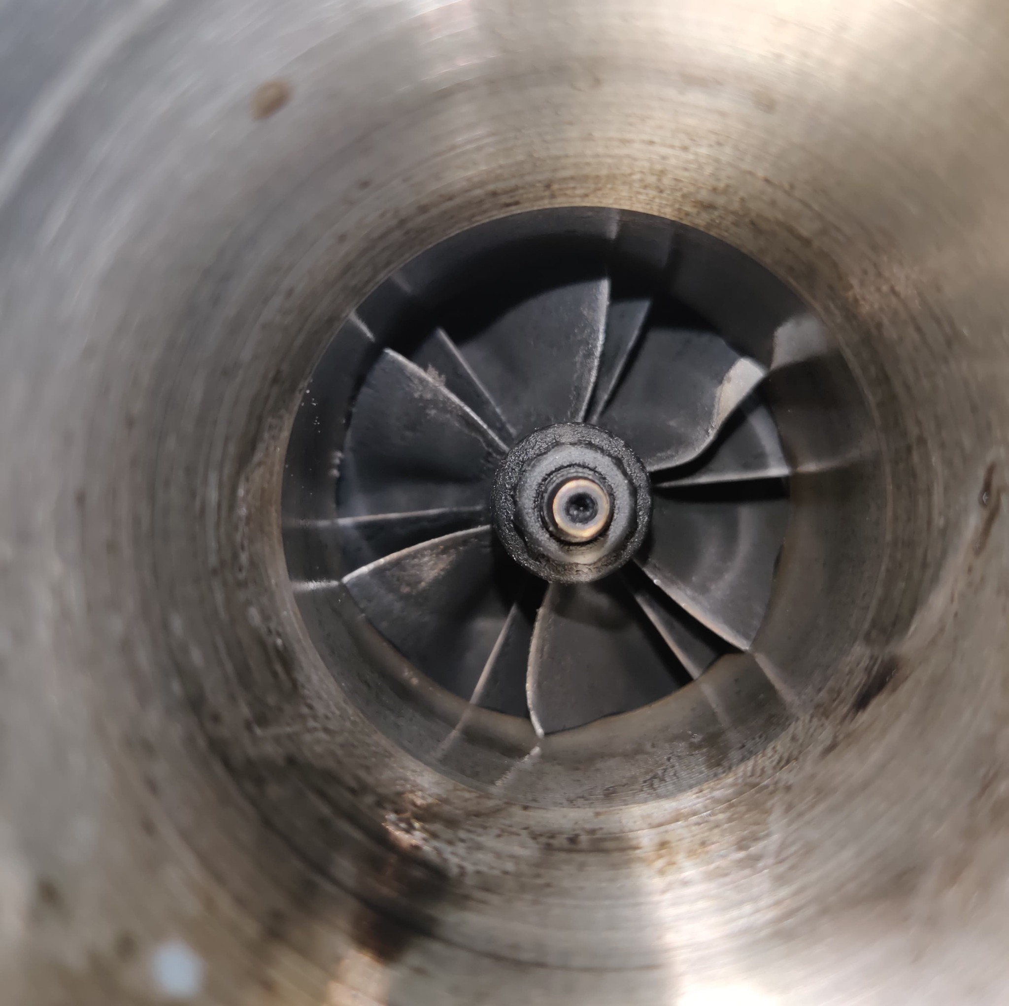 Uszkodzona turbosprężarka