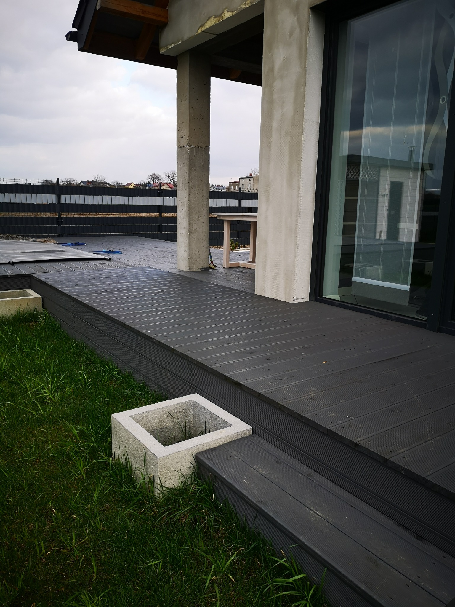 80m² tarasu modrzew europejski