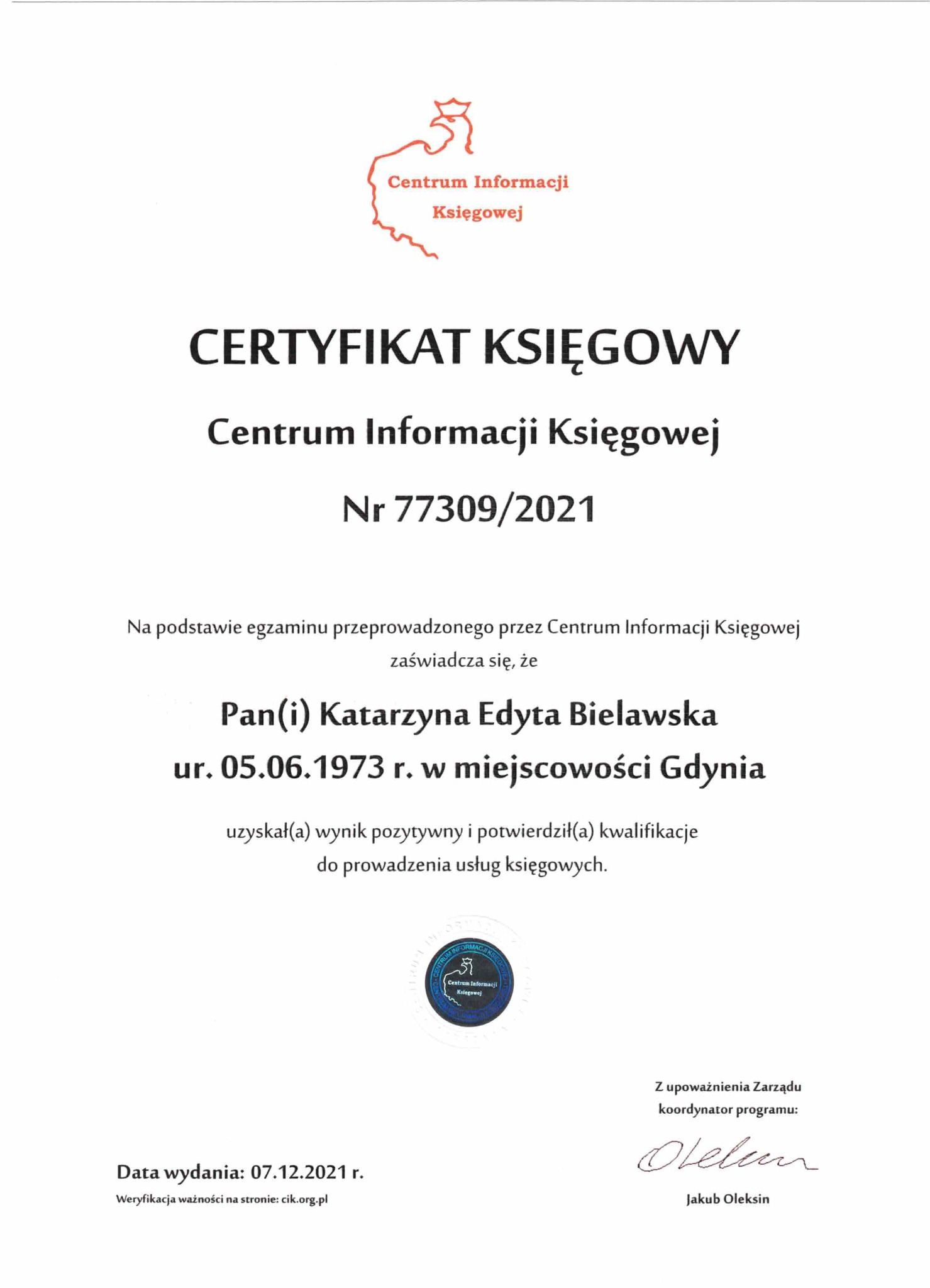 Skan certyfikatu księgowego wydanego przez Centrum Informacji Księgowej, potwierdzającego kwalifikacje Katarzyny Edyty Bielawskiej do prowadzenia usług księgowych. Dokument zawiera numer...