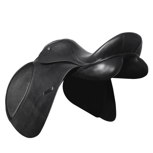 Nowe, czarne skórzane siodło jeździeckie na białym tle, widok z boku.