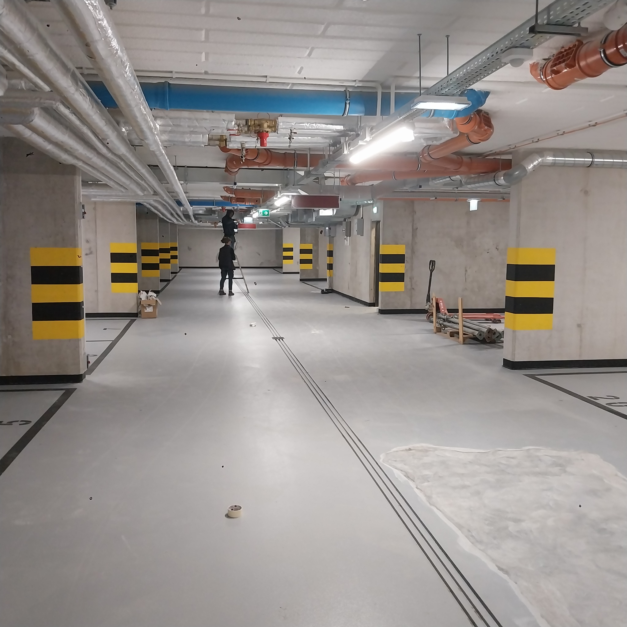 Wykonywanie instalacji w garażu