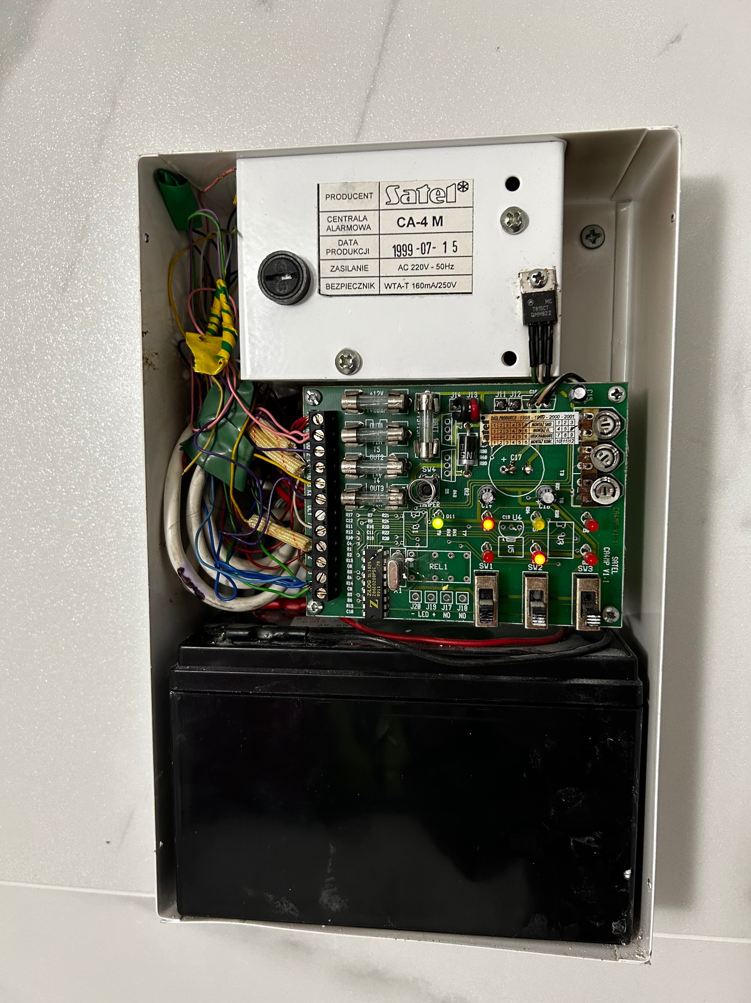 Serwis bardzo starego alarmu. Stary ale jary.