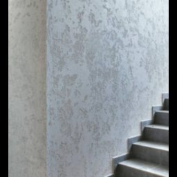 Firma Usługowa Złota Rączka Piotr Mikulewicz - Ściana z dekoracyjną, szarą strukturą przy schodach wyłożonych płytkami. Widoczny fragment podłogi z szarymi płytkami. Ujęcie z dołu, podkreślające fakturę ściany.