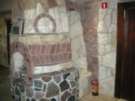 Ogrodzenia, elewacje, schody, kominki, grille z kamienia naturalnego