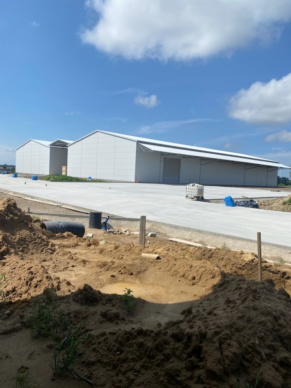 Wykonanie fundamentów pod hale magazynową.