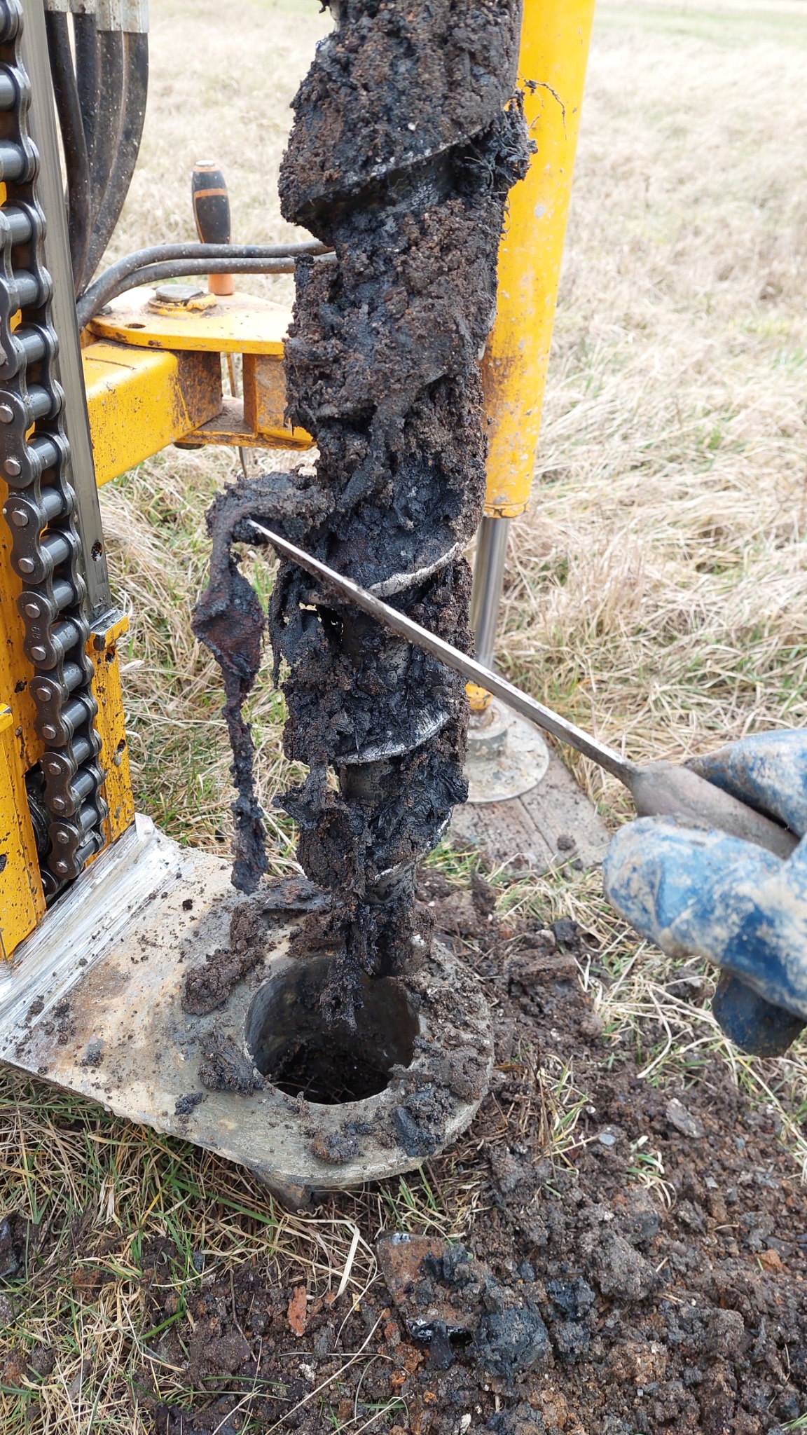 Oto co można znaleźć pod powierzchnią trawy na terenie inwestycyjnym na 6 m p.p.t.