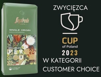 Opakowanie kawy Segafredo Single Origin Peru, z logo Cup of Poland 2023 w kategorii Customer Choice, na zielonym tle.