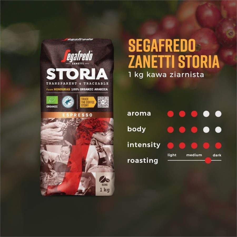 Opakowanie kawy ziarnistej Segafredo Zanetti Storia Espresso 1 kg, z detalami dotyczącymi aromatu, body, intensywności i stopnia palenia, na tle z rozmytymi owocami kawy.