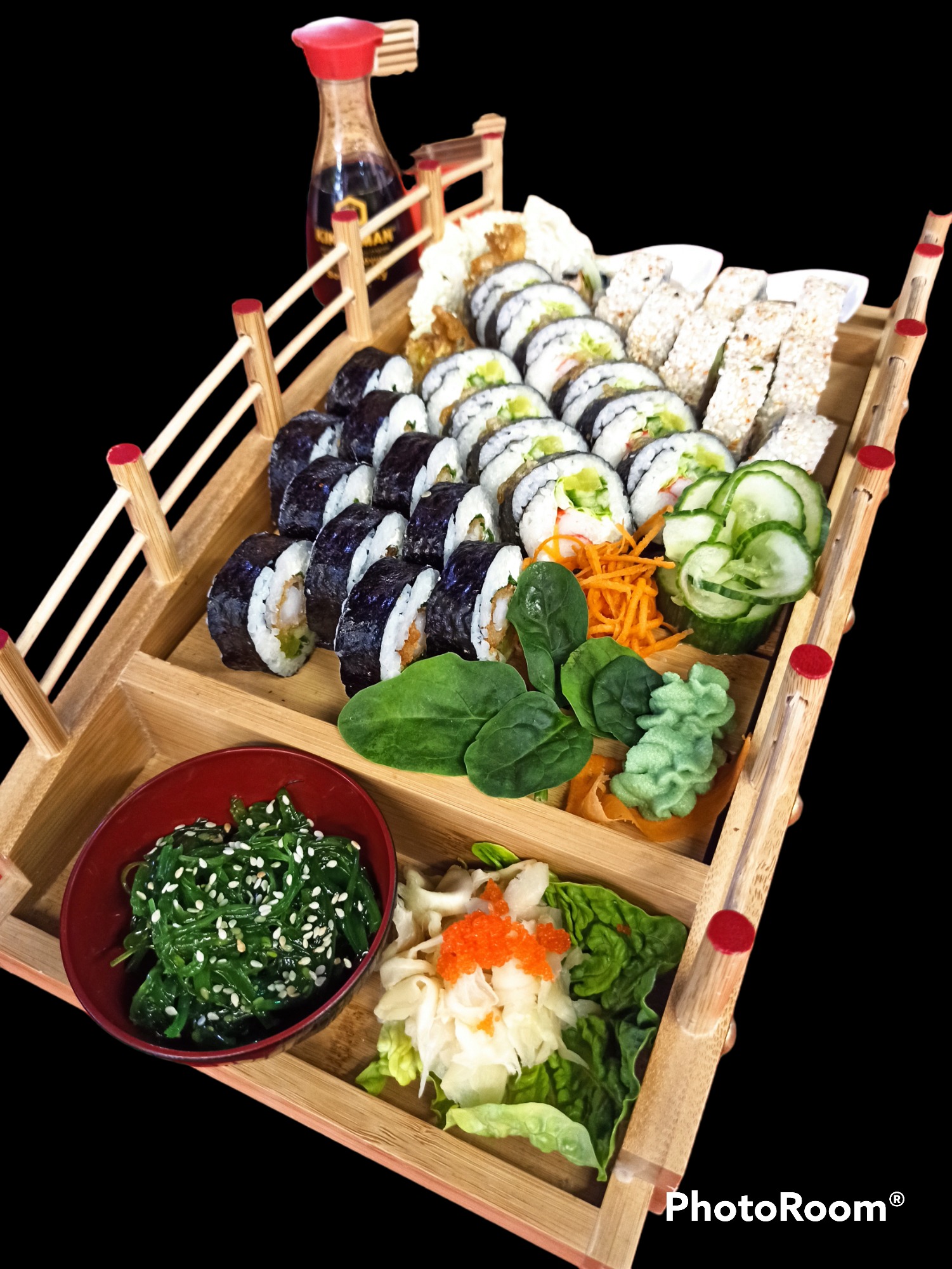 sushi mosty statki stoły ekspozycja bufet