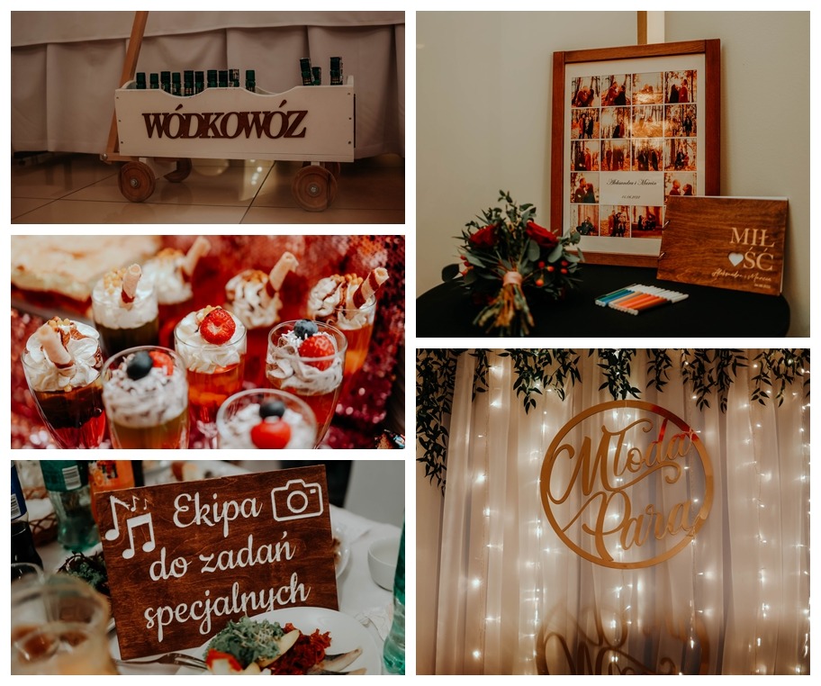 Dekoracje ślubne: wózek z napisem 'Wódkowóz' wypełniony małymi butelkami, desery w szklankach z bitą śmietaną i owocami, pamiątkowe zdjęcia w ramce, bukiet kwiatów, drewniana księga gości...