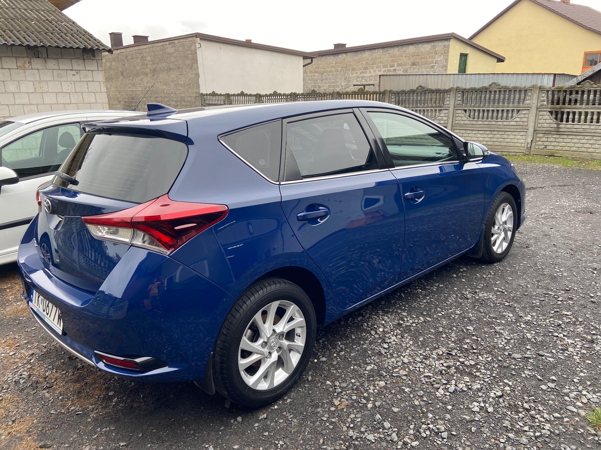 Auto szykowane pod sprzedasz. Detailing wnętrza + kompleksowe mycie zewnątrz.