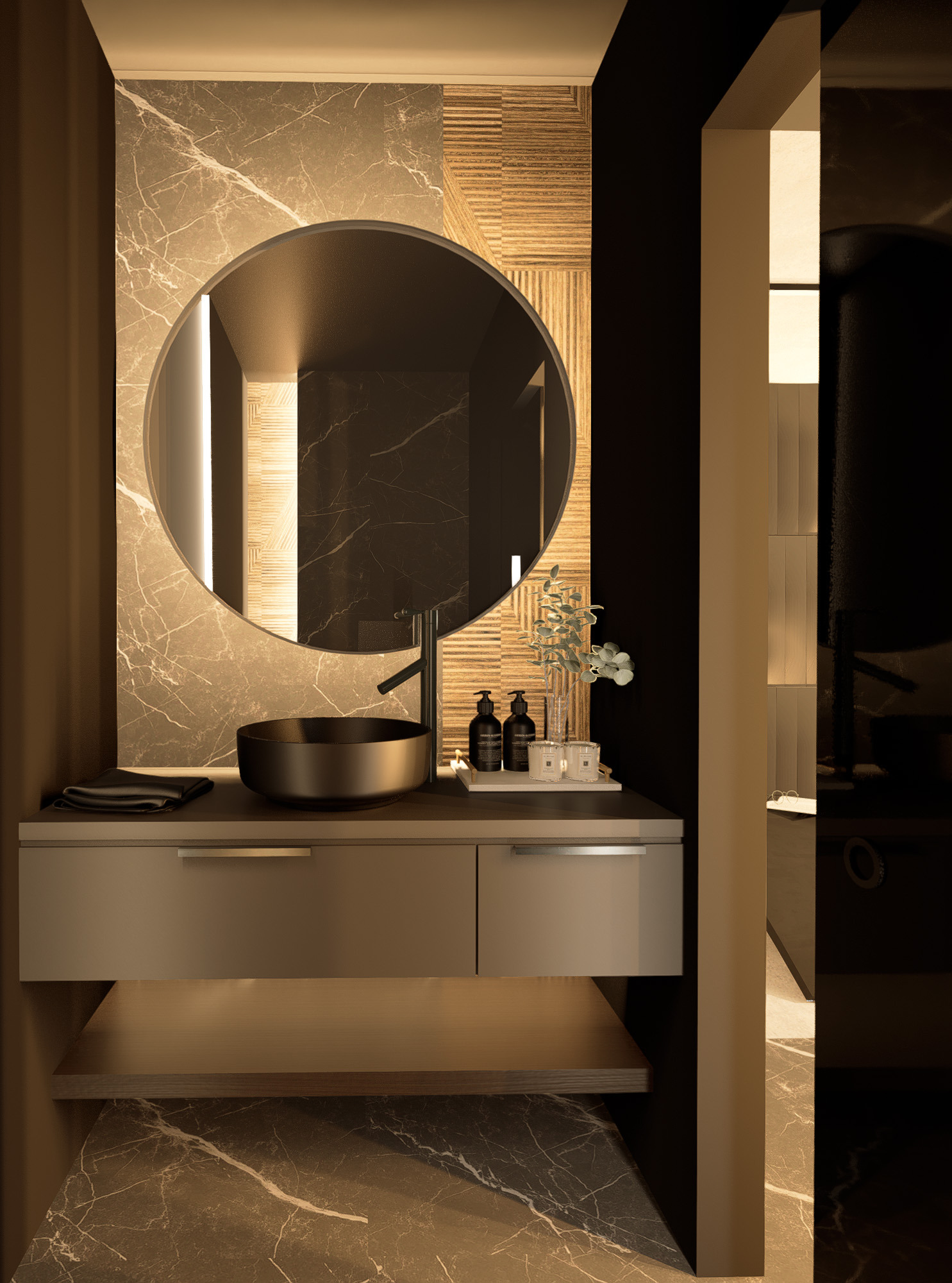 Nowoczesna łazienka z okrągłym lustrem, marmurową ścianą i blatem, czarną umywalką i minimalistyczną armaturą, akcenty dekoracyjne w postaci roślin i kosmetyków.