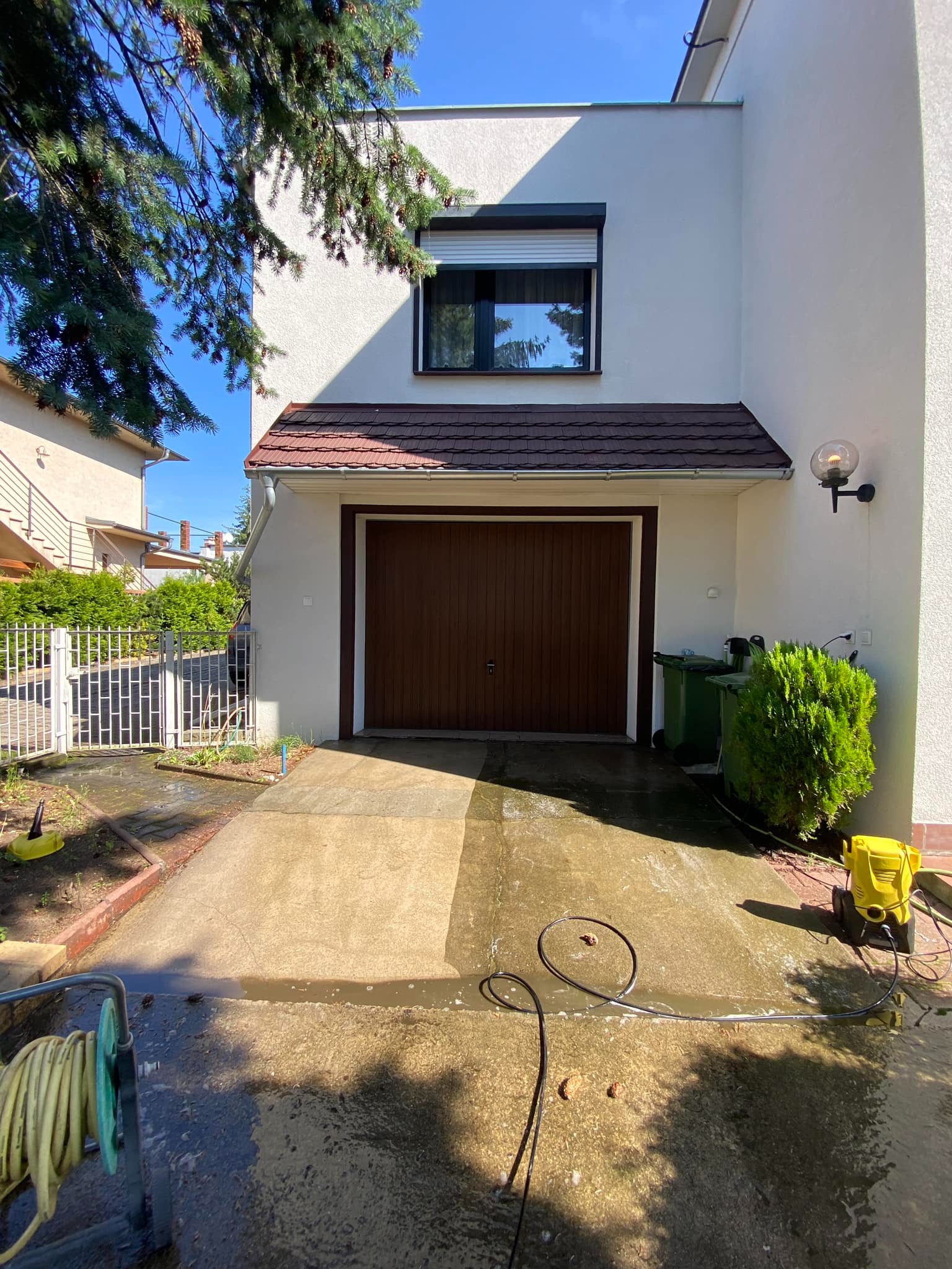 Doczyszczanie podjazdu w Przeźmierowie.