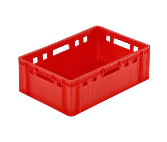 Czerwona, pusta, plastikowa skrzynka transportowa z uchwytami, widoczna z góry pod kątem, na białym tle.