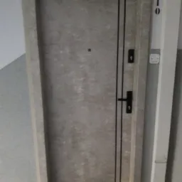 Drzwi wejściowe do mieszkania z zabudową wnęki, możliwość zamontowania na starą futrynę bądź z nowymi futrynami.