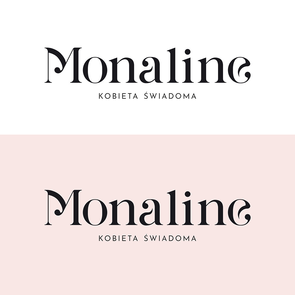 Dwa warianty logo 'Monaline - Kobieta Świadoma' z elegancką typografią: czarne na białym tle oraz czarne na pudrowo-różowym tle.