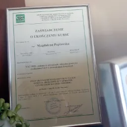 Oprawione w ramkę zaświadczenie o ukończeniu kursu VAT 2020 - zmiany w przepisach i aktualna praktyka rozliczania VAT w transakcjach krajowych, wydane przez Stowarzyszenie Księgowych w Polsce...