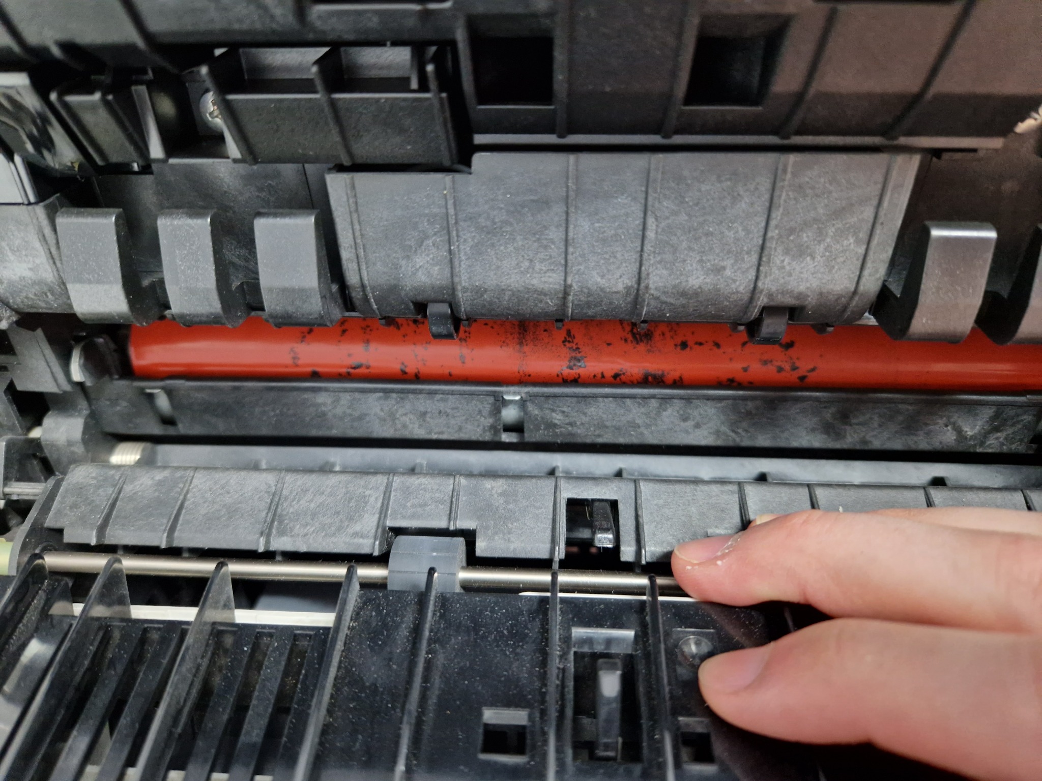 Zanieczyszczony moduł grzewczy w drukarce