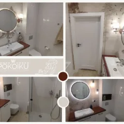 Kompozycja przedstawiająca dwie łazienki: jedna z okrągłym lustrem podświetlanym LED i tapetą z motywem drzew, druga z kabiną prysznicową i szafką z drewnianym blatem.