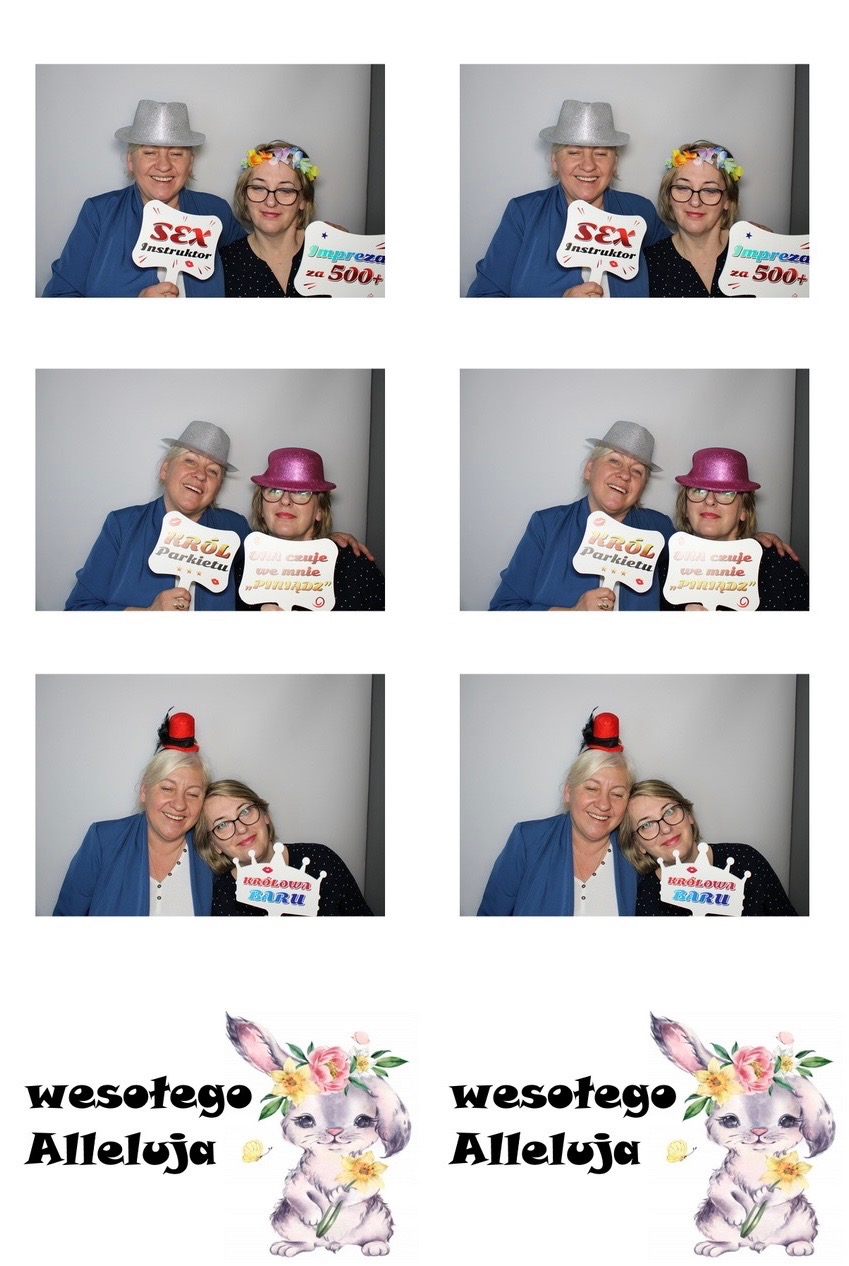 Kolaż z fotobudki: Dwie kobiety pozują z rekwizytami, w tym kapeluszami i tabliczkami z napisem 'SEX Instruktor', 'Impreza za 500+', 'Król Parkietu' i 'Królowa Baru'. Dodatkowo wesołe życzenia...
