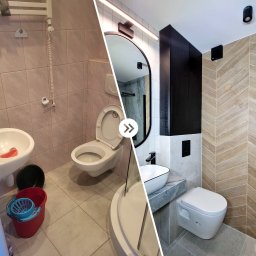 DP REM-BUD DANIEL PŁACHECKI - Porównanie łazienki przed i po renowacji: stara różowa glazura i nieporządek kontra nowoczesny design z drewnopodobnymi płytkami, czarnymi akcentami i minimalistycznym wyposażeniem.