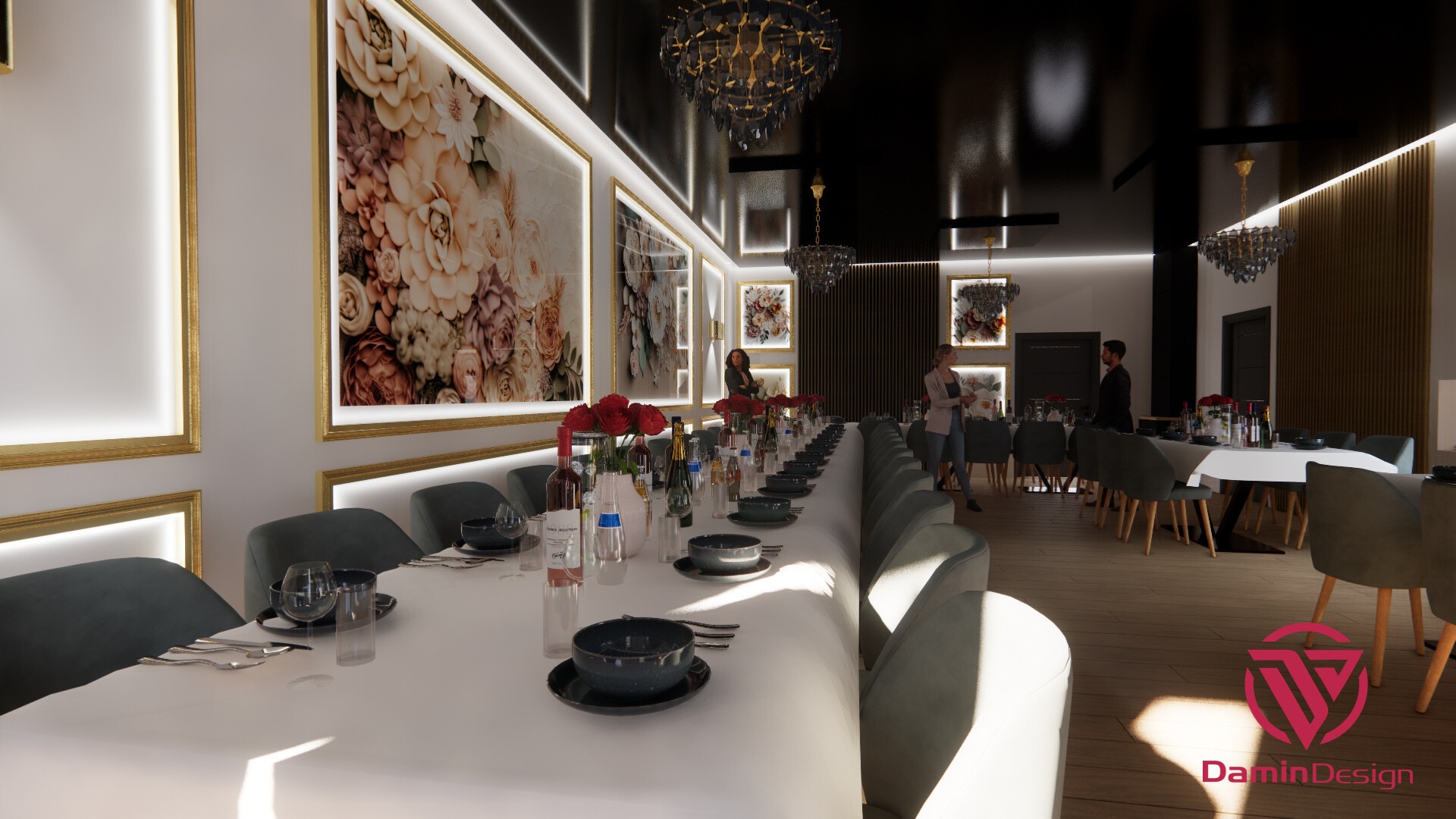 Wnętrze eleganckiej sali restauracyjnej z długim stołem nakrytym dla wielu osób, ozdobionym kwiatami i zastawą, oświetlonym przez kryształowe żyrandole i otoczonym obrazami w złotych ramach.