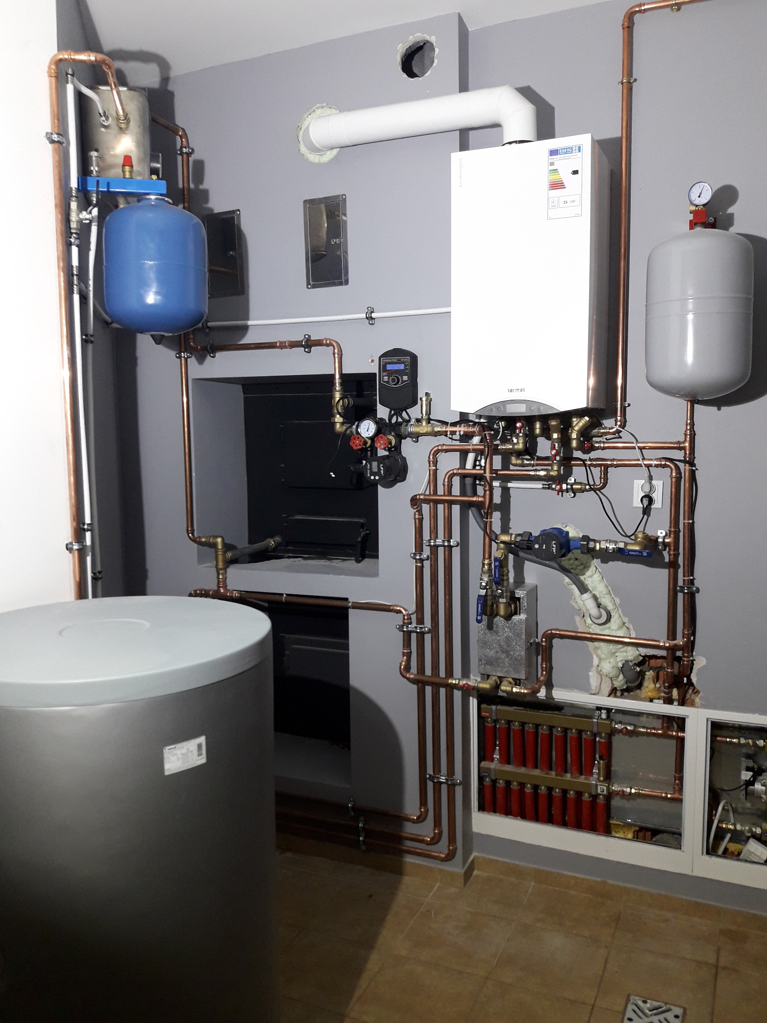 Kominek z płaszczem plus piec gazowy,