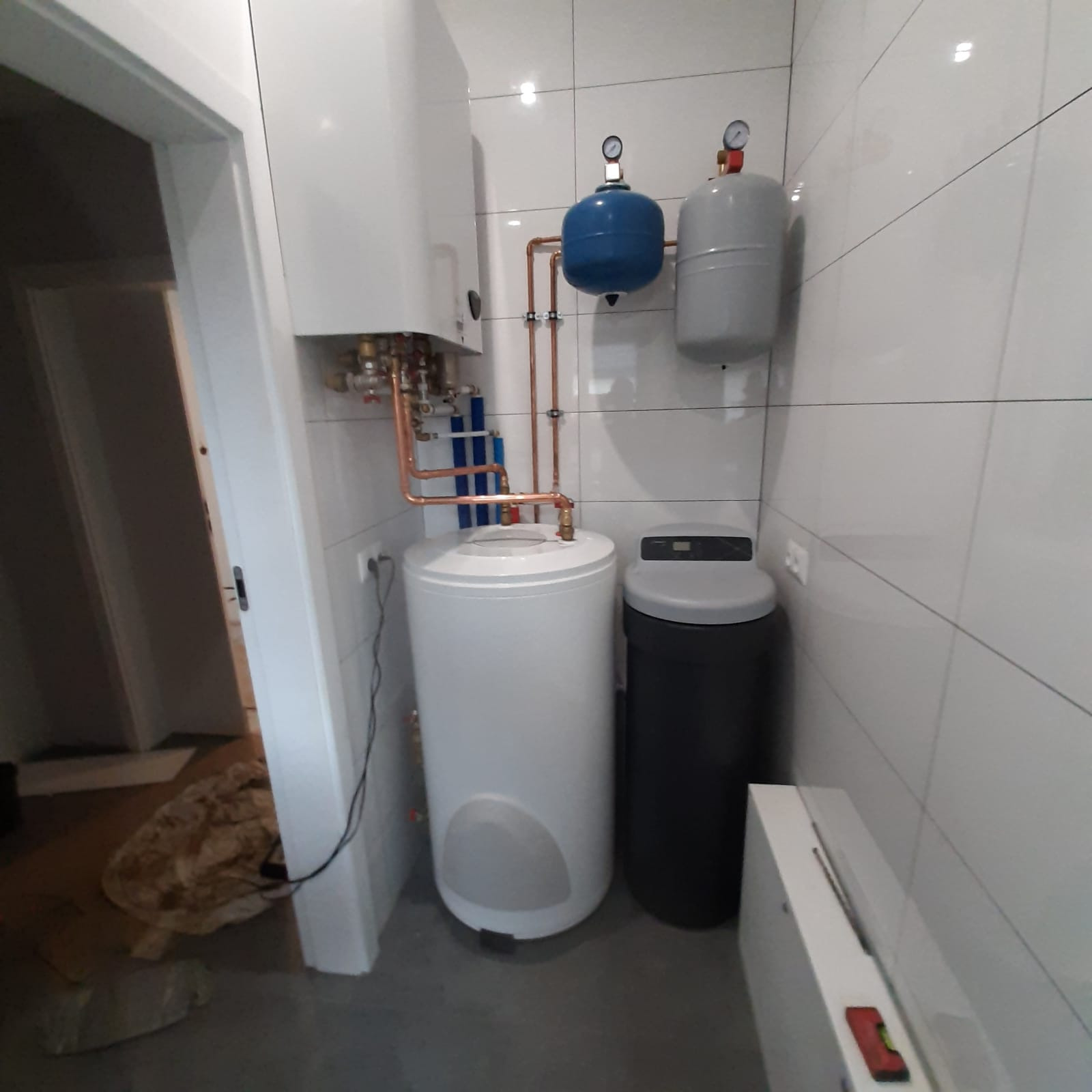 Pompa ciepła i zmiękczacz.