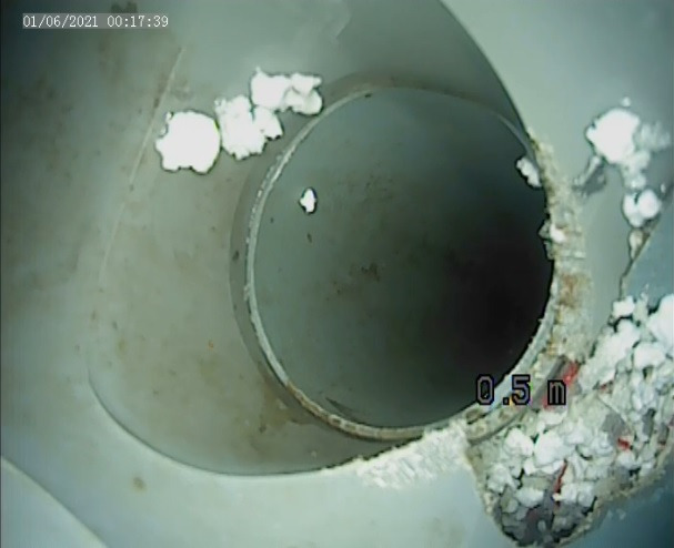 Inspekcja instalacji kamerą.