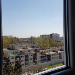 Dla przykładu.
Zrobiłem zdjęcia przed umyciem i po umyciu dwóch okien na Wspólnocie Mieszkaniowej przy ul. Rydla 7 w Łodzi. 
Efekt po 5 minutach pracy. 
Niby nic ktoś powie,  ale te okna nie były myte przez przynajmniej rok.