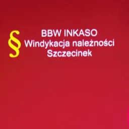 Logo firmy BBW INKASO Szczecinek na czerwonym tle, obok paragraf w kolorze ż&oacute;łtym.