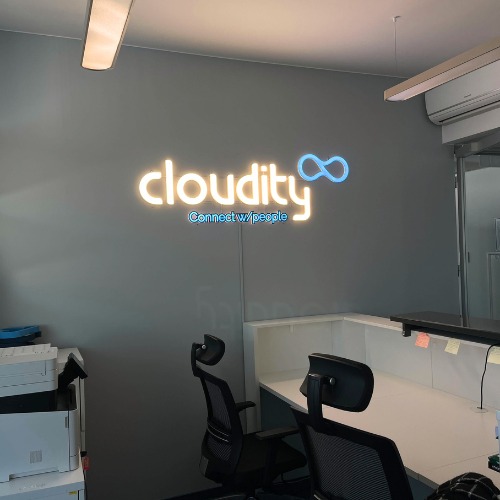 Świecący napis do biura