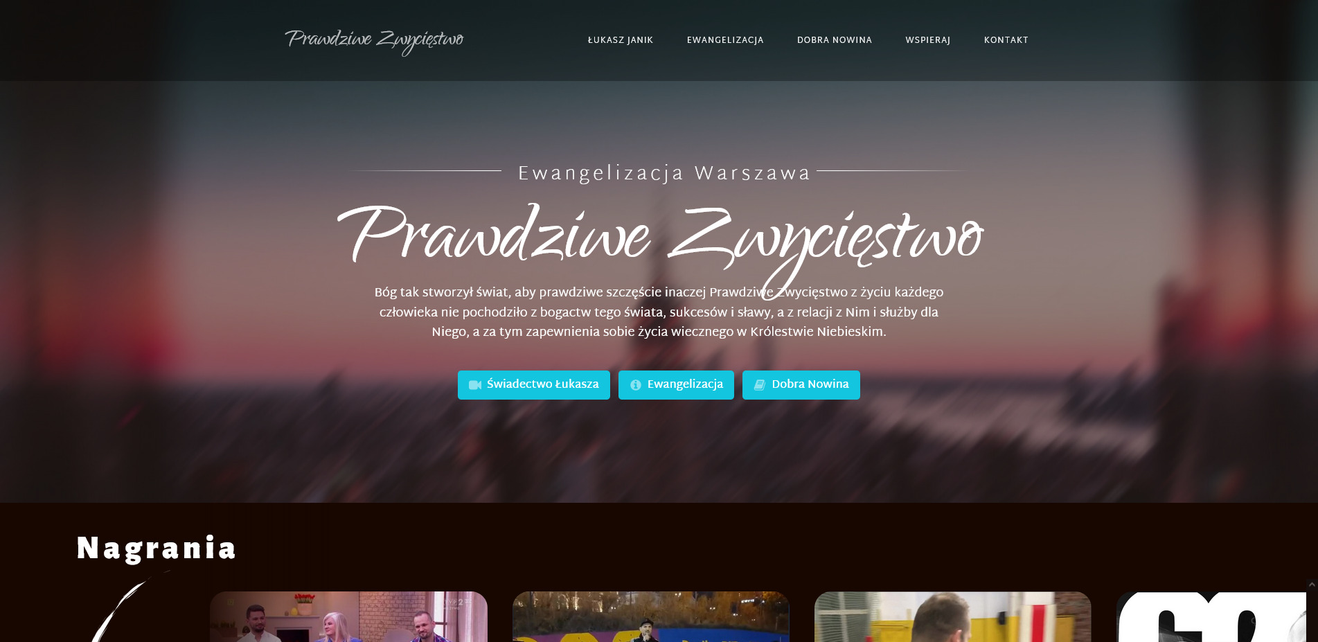 Strona internetowa z nagłówkiem 'Prawdziwe Zwycięstwo', z rozmytym tłem krajobrazu i sekcją 'Nagrania' na dole.