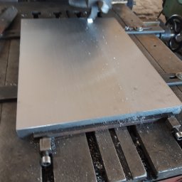 Ślusarski Zakład Produkcyjno-Handlowy Tadeusz Jarończyk - struganie i wyrównywanie blatów