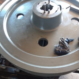 Ślusarski Zakład Produkcyjno-Handlowy Tadeusz Jarończyk - Toczenie koła do prasy i naprawa mechanizmu załaczania