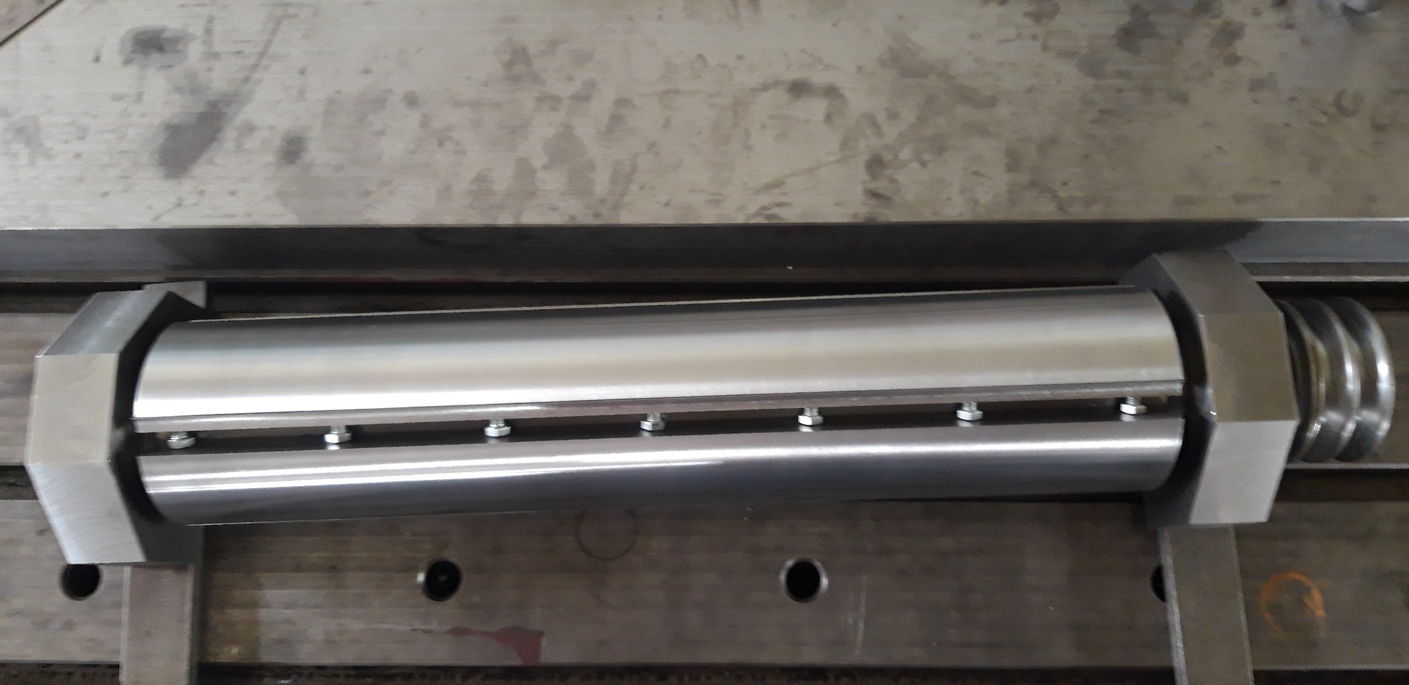 wykonanie wałka nożowego do grubościówko-wyrówniarki wraz z kołem pasowym i oprawami