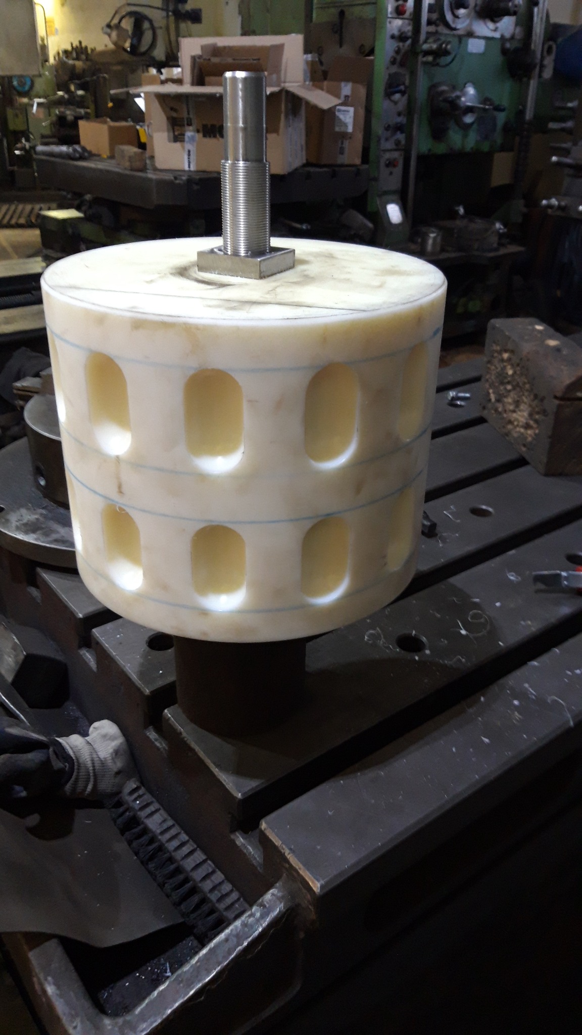 wykonany Wałek poliamid osadzony na pręcie ze stali nierdzewnej