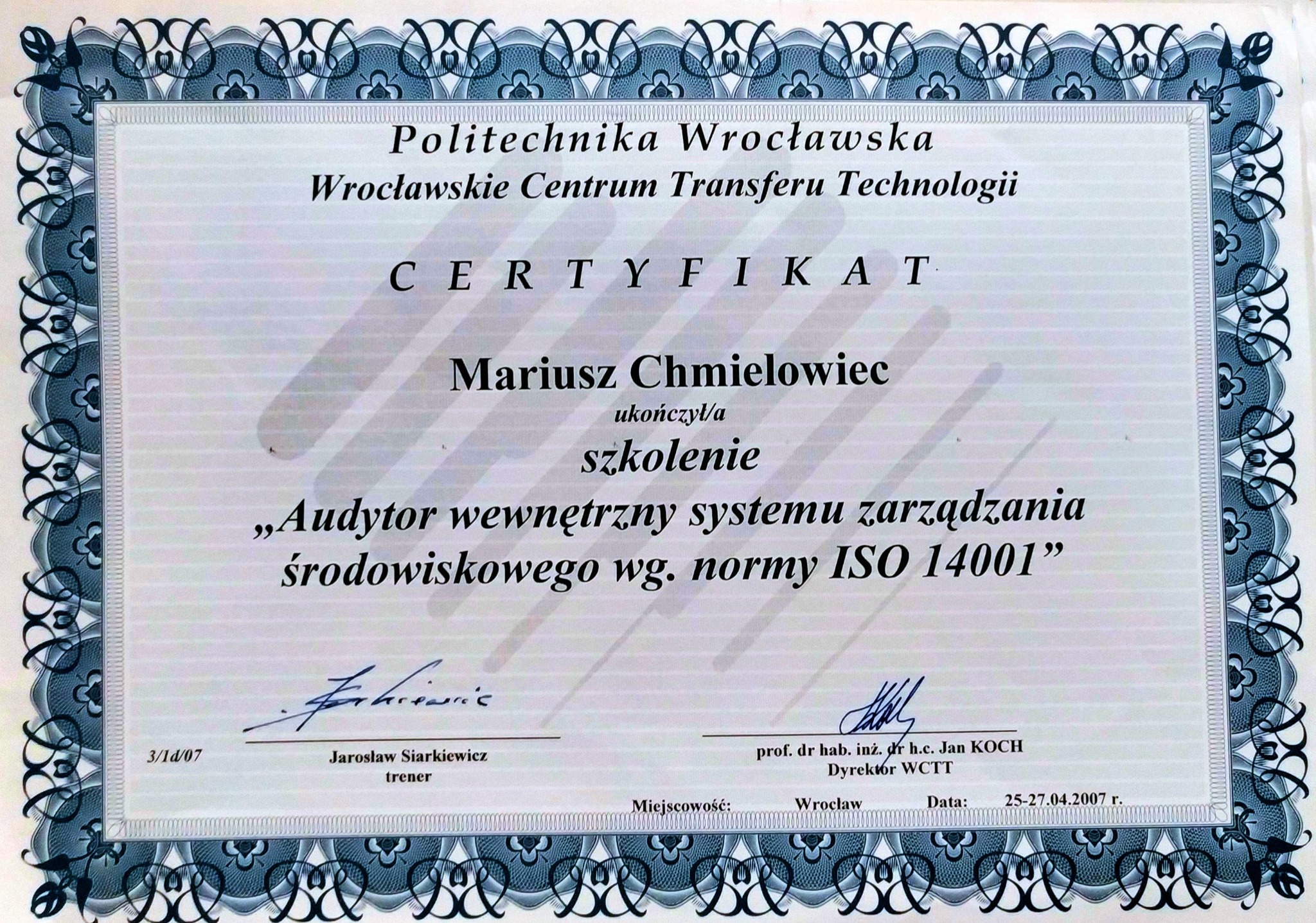 Certyfikat ukończenia szkolenia 'Audytor wewnętrzny systemu zarządzania środowiskowego wg. normy ISO 14001' wydany przez Politechnikę Wrocławską dla Mariusza Chmielowca, podpisany przez Jarosława...