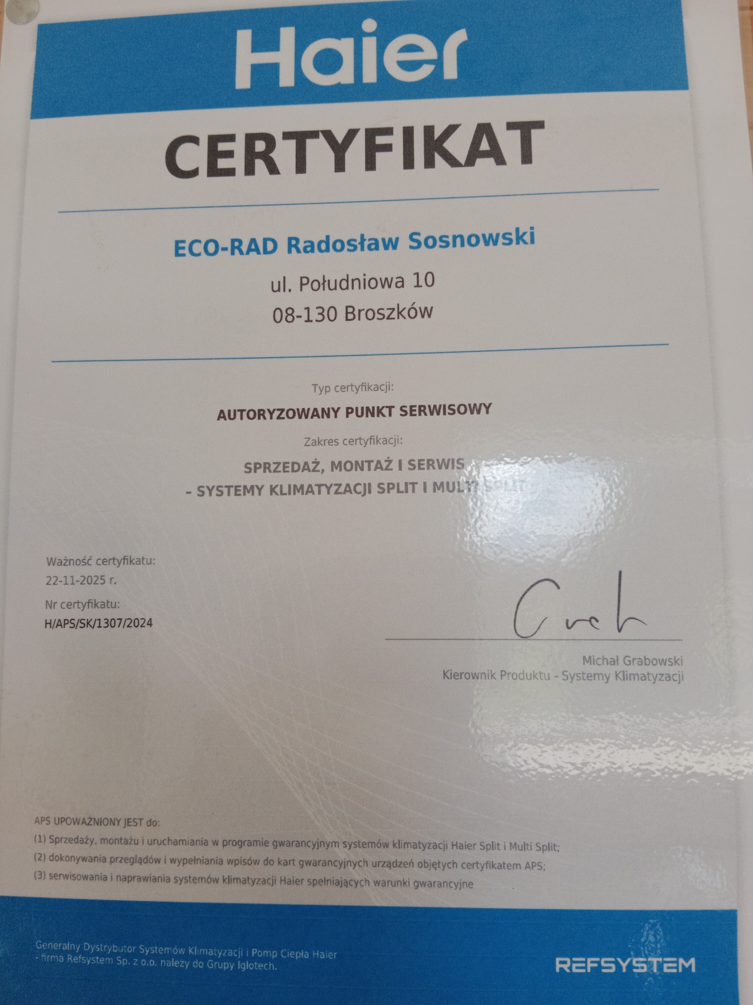 Certyfikat autoryzowanego punktu serwisowego Haier ECO-RAD Radosław Sosnowski, potwierdzający sprzedaż, montaż i serwis systemów klimatyzacji split i multi split, z podpisem Kierownika Produktu -...